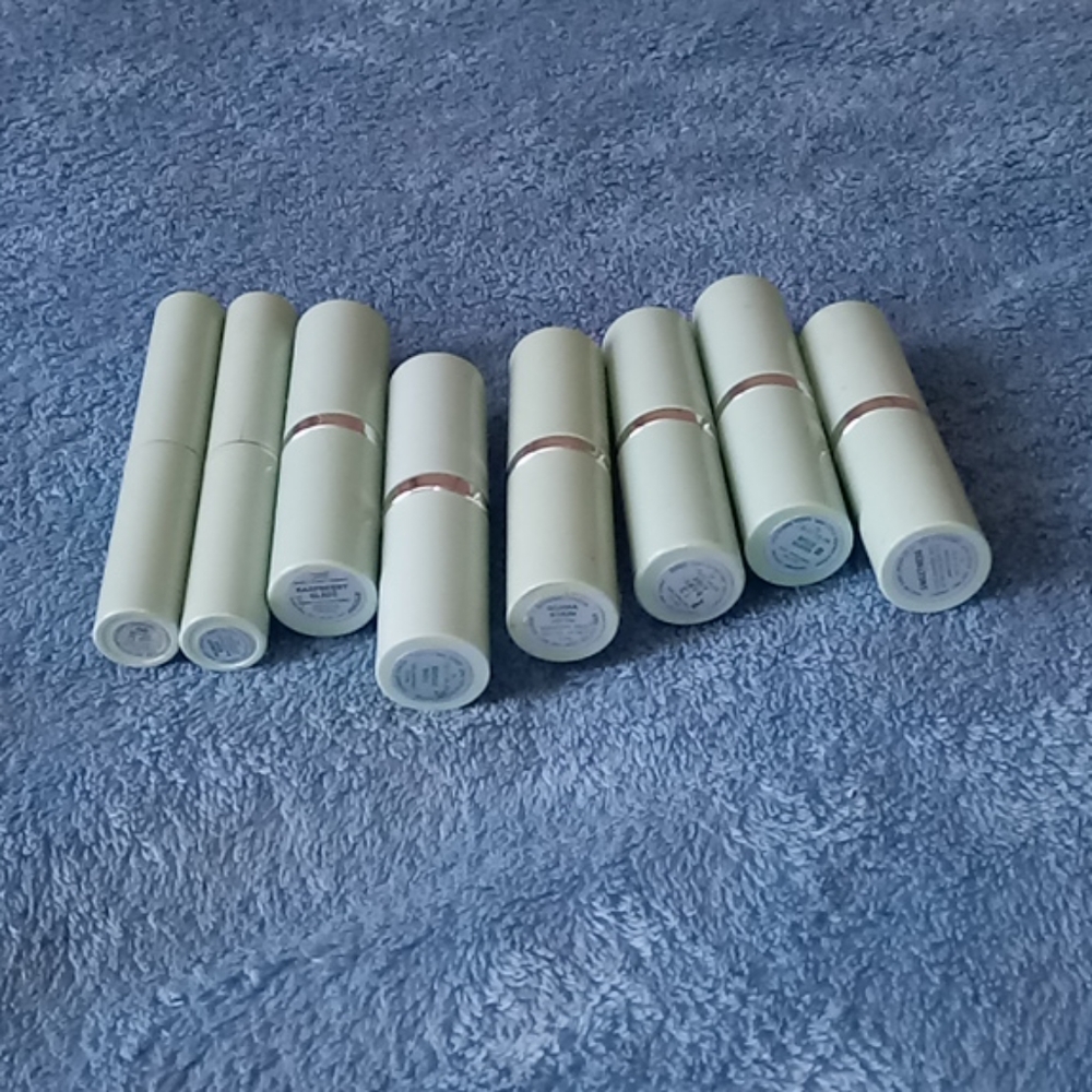 (8) Lipsticks